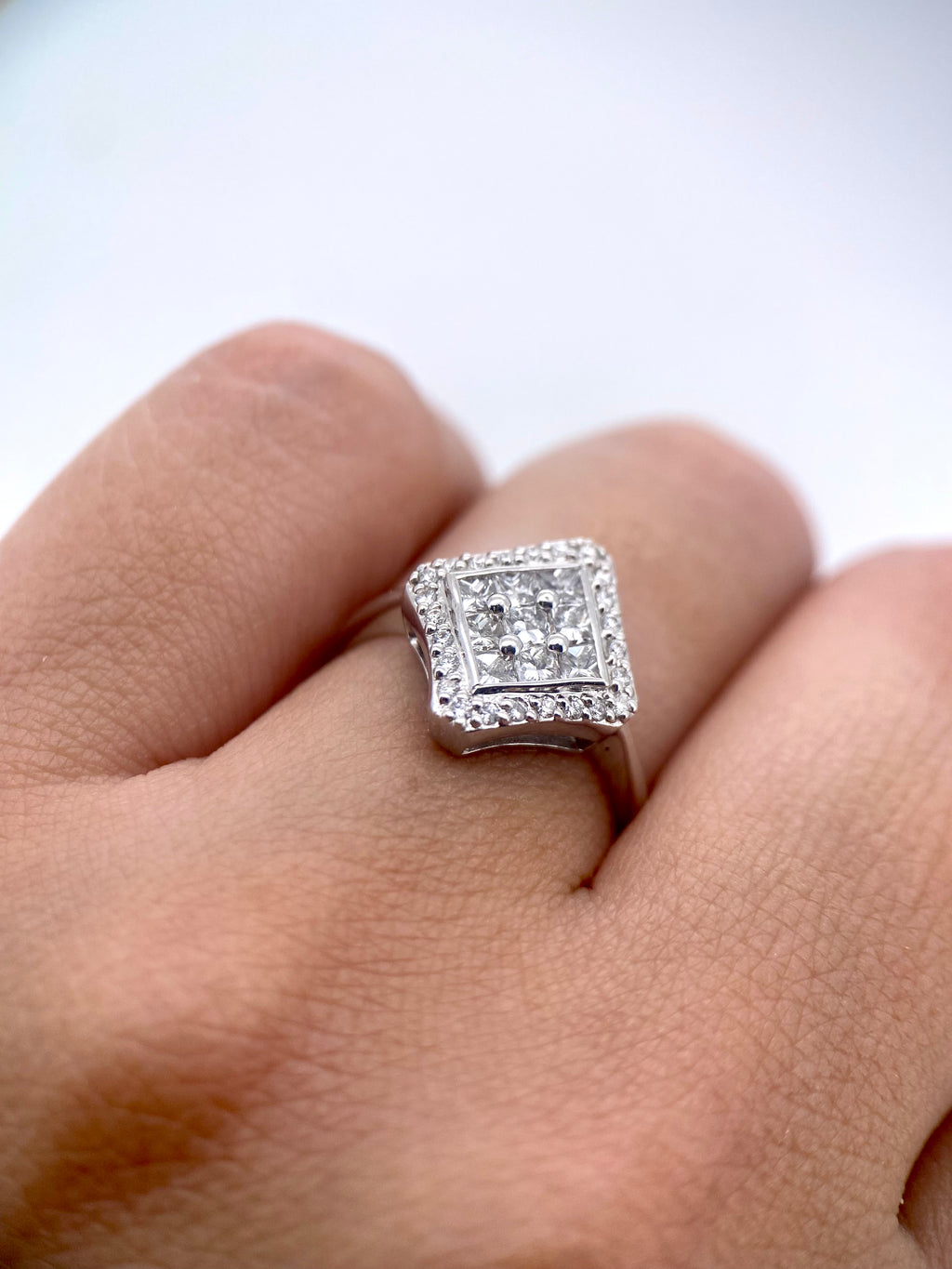 Oro Blanco 18k Princess 0.65ct de Diamante Natural.                                                  Anillo Compromiso OF1683