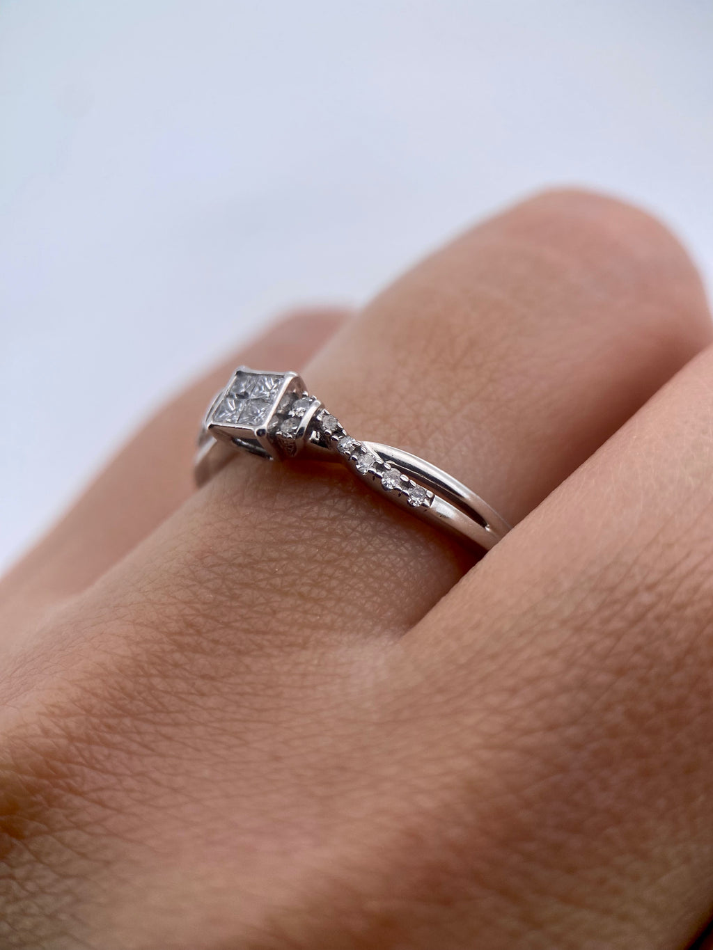 Oro Blanco 14k Princess 0.17ct de Diamantes Naturales                            Anillo Compromiso OF2121