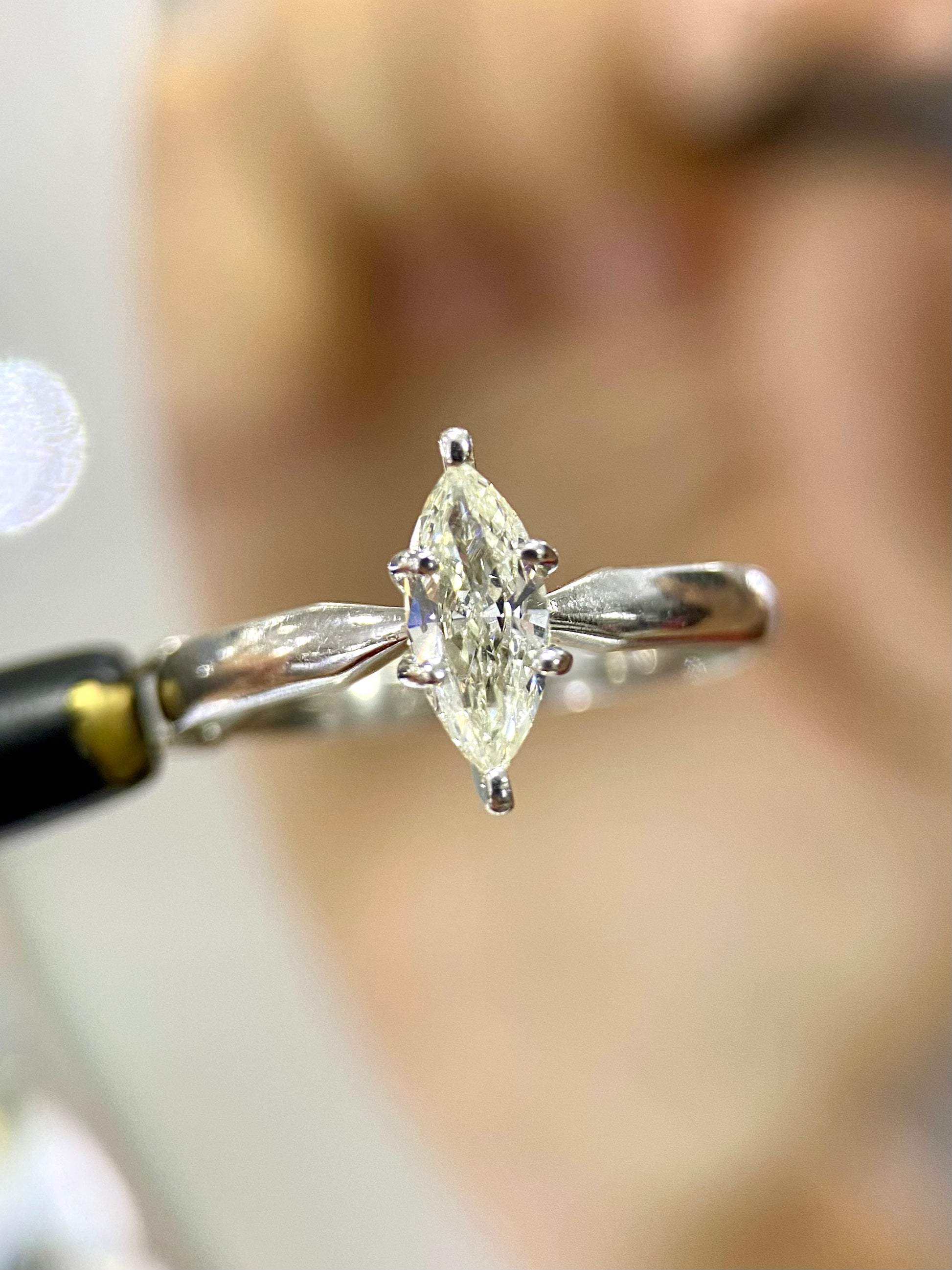 Oro Blanco 14k Marquise 0.60ct de Diamante Natural                                               Anillo Compromiso OF1812