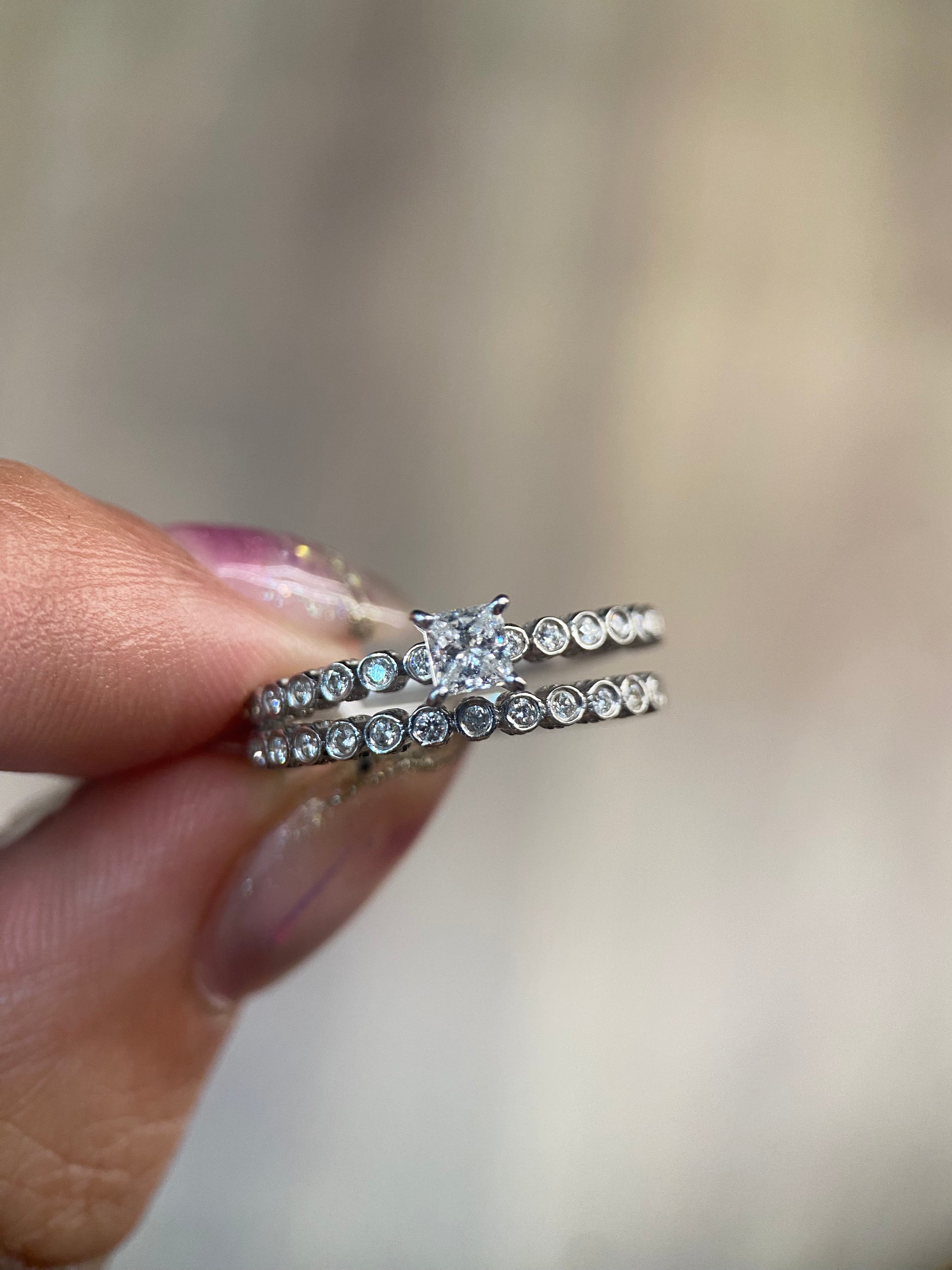 Oro Blanco 14k Princess con Alianza 0.32ct + 0.29ct de Diamantes Naturales                            Anillo Compromiso OF1719