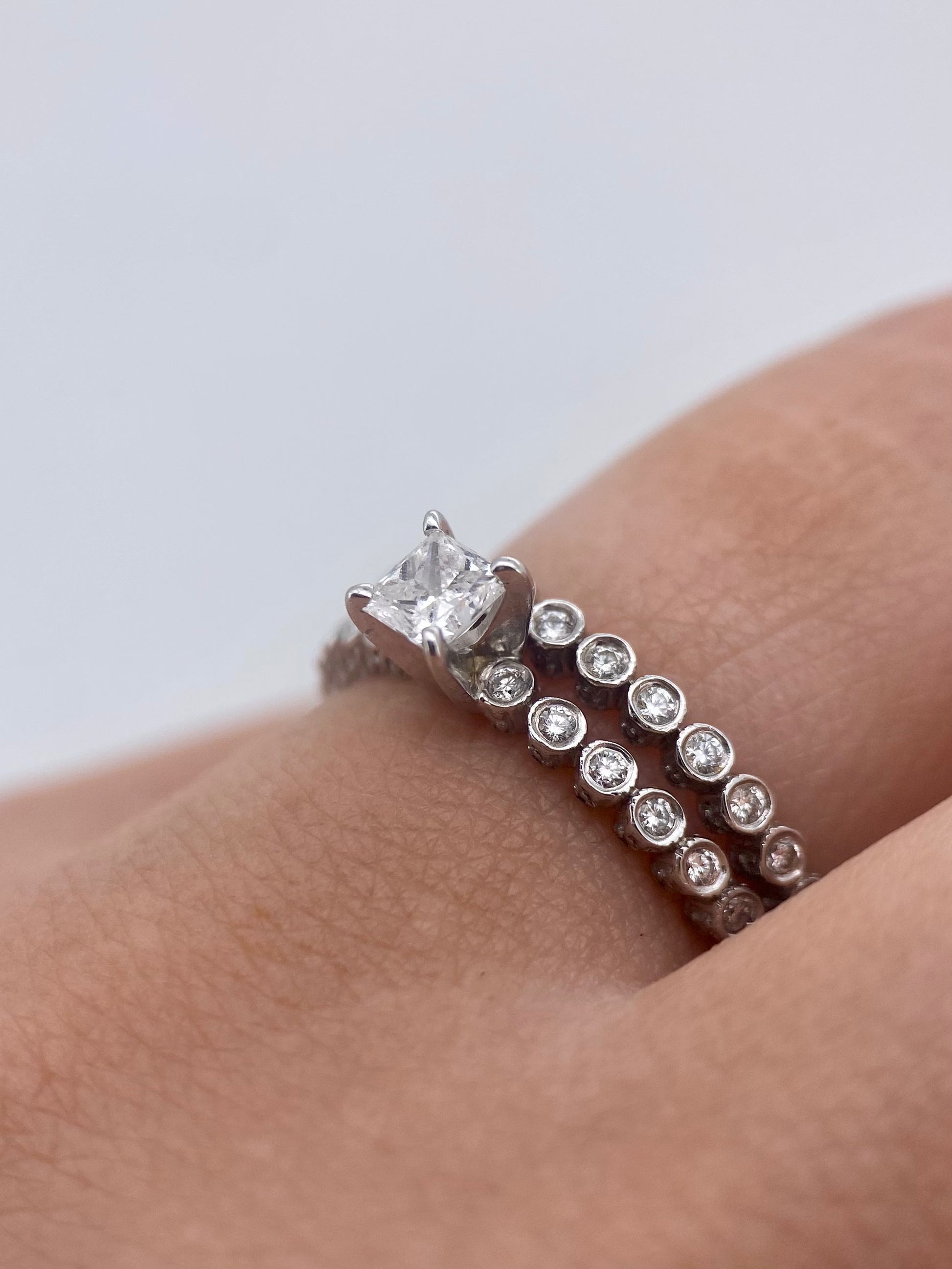 Oro Blanco 14k Princess con Alianza 0.32ct + 0.29ct de Diamantes Naturales                            Anillo Compromiso OF1719