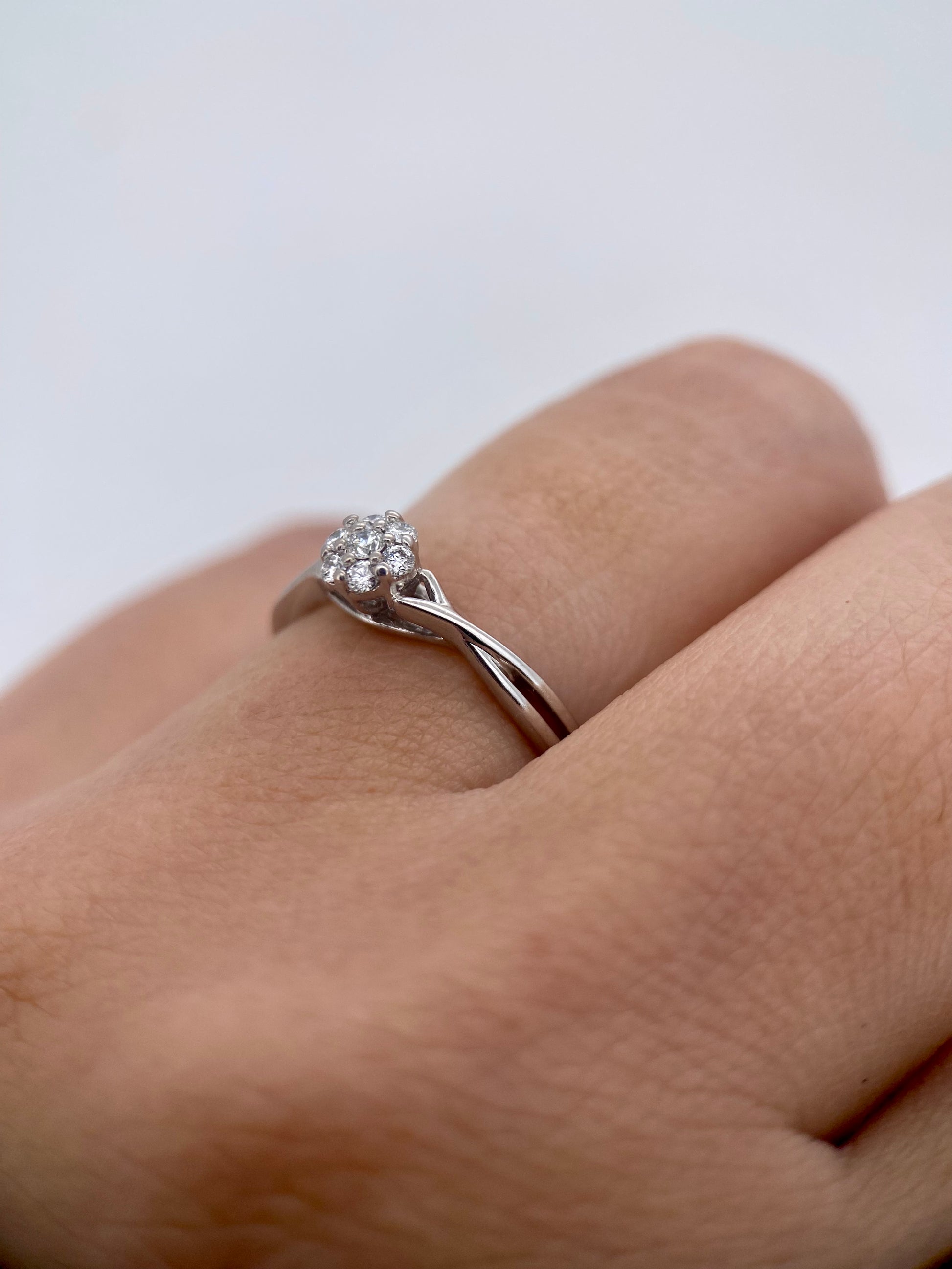 Oro Blanco 14k Redondo 0.13ct de Diamante                                                   Anillo Compromiso OF2242