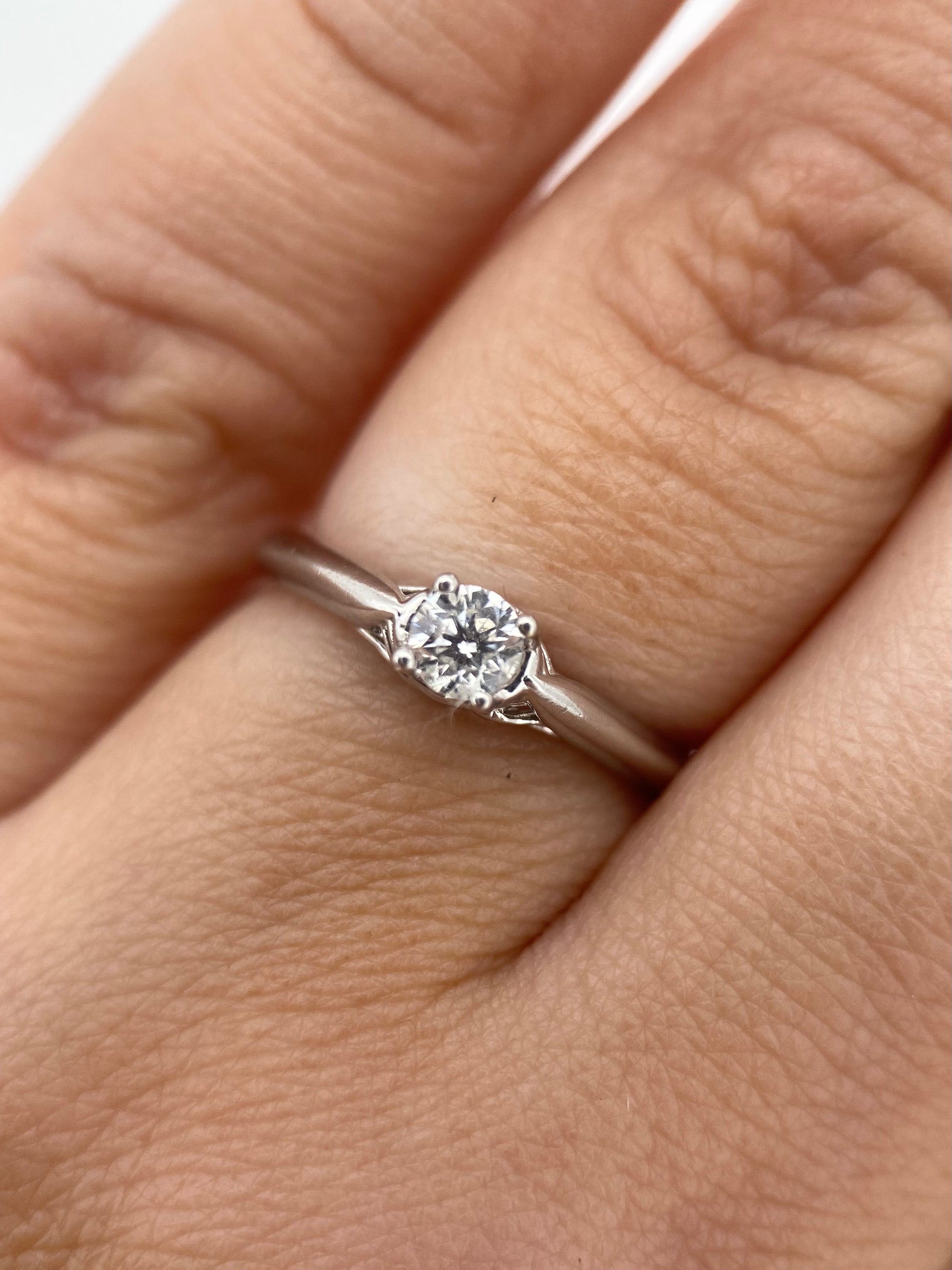 Oro Blanco 14k Redondo 0.23ct de Diamante Natural.                                                  Anillo Compromiso OF1079