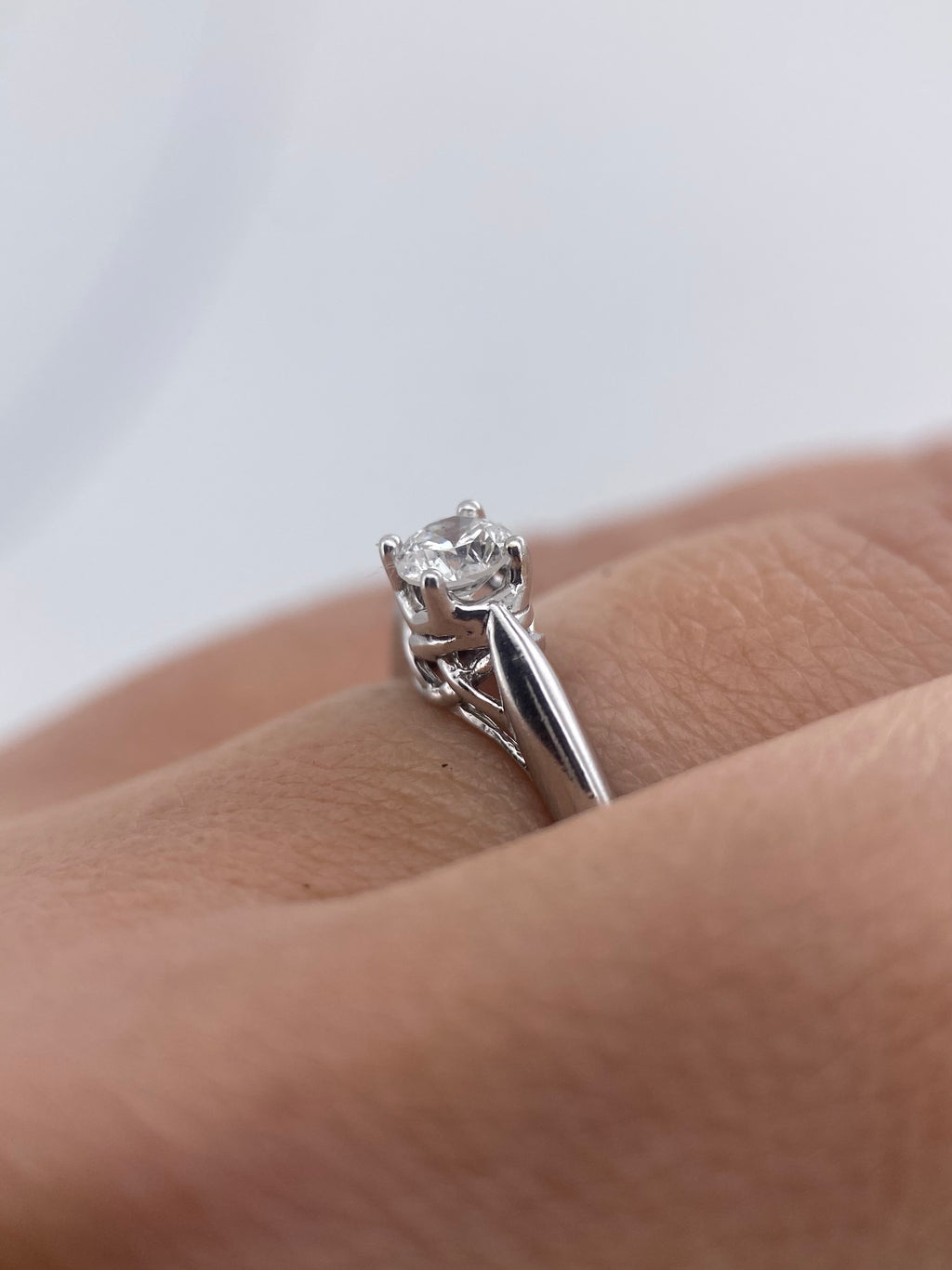 Oro Blanco 14k Redondo 0.23ct de Diamante Natural.                                                  Anillo Compromiso OF1079