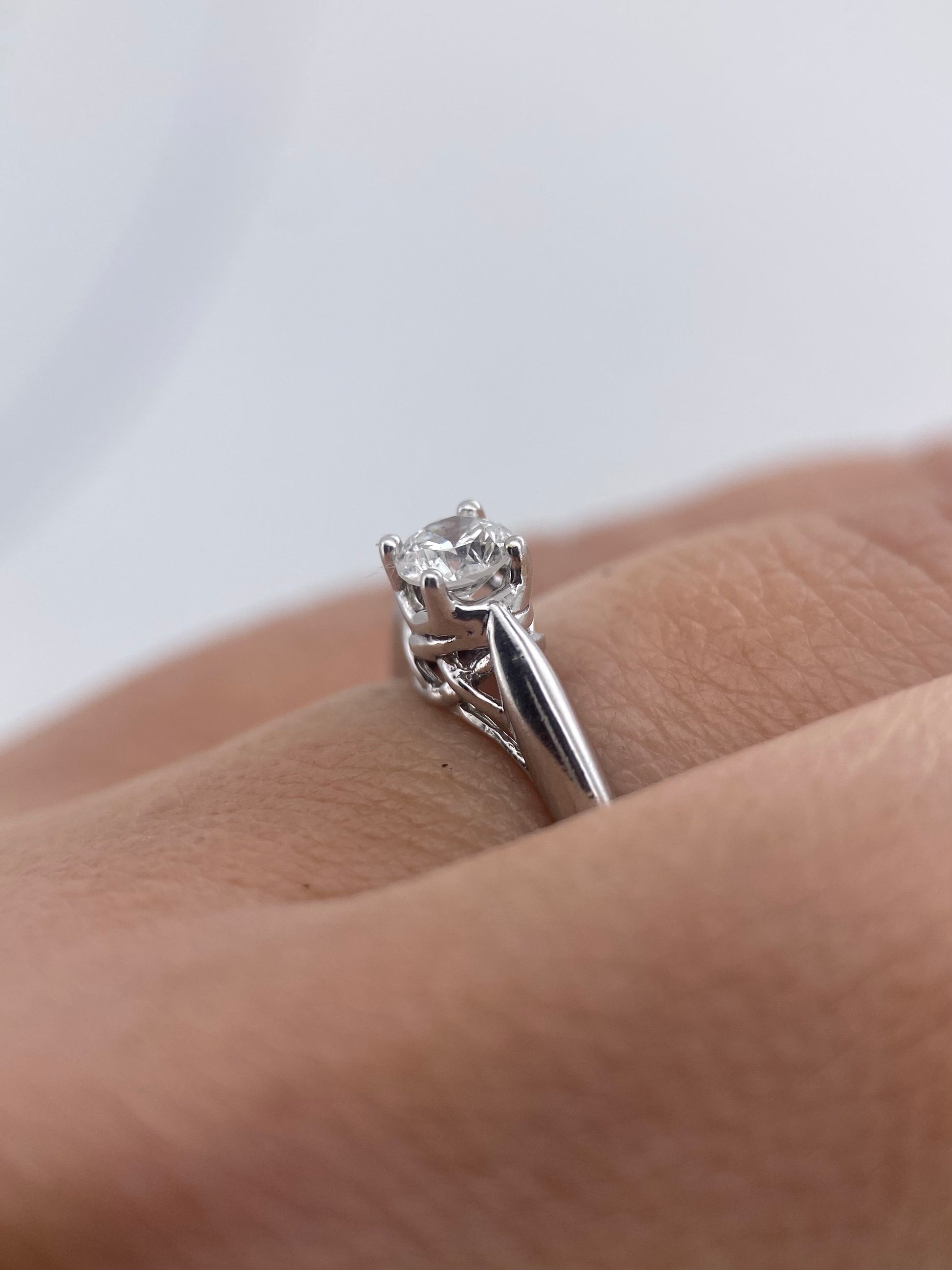 Oro Blanco 14k Redondo 0.23ct de Diamante Natural.                                                  Anillo Compromiso OF1079