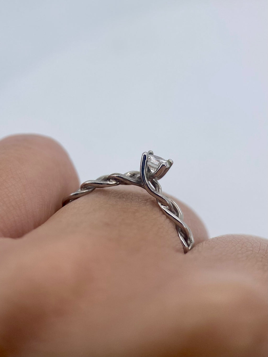 Oro Blanco 14k Redondo 0.16ct de Diamante Natural.                                                  Anillo Compromiso OF1447