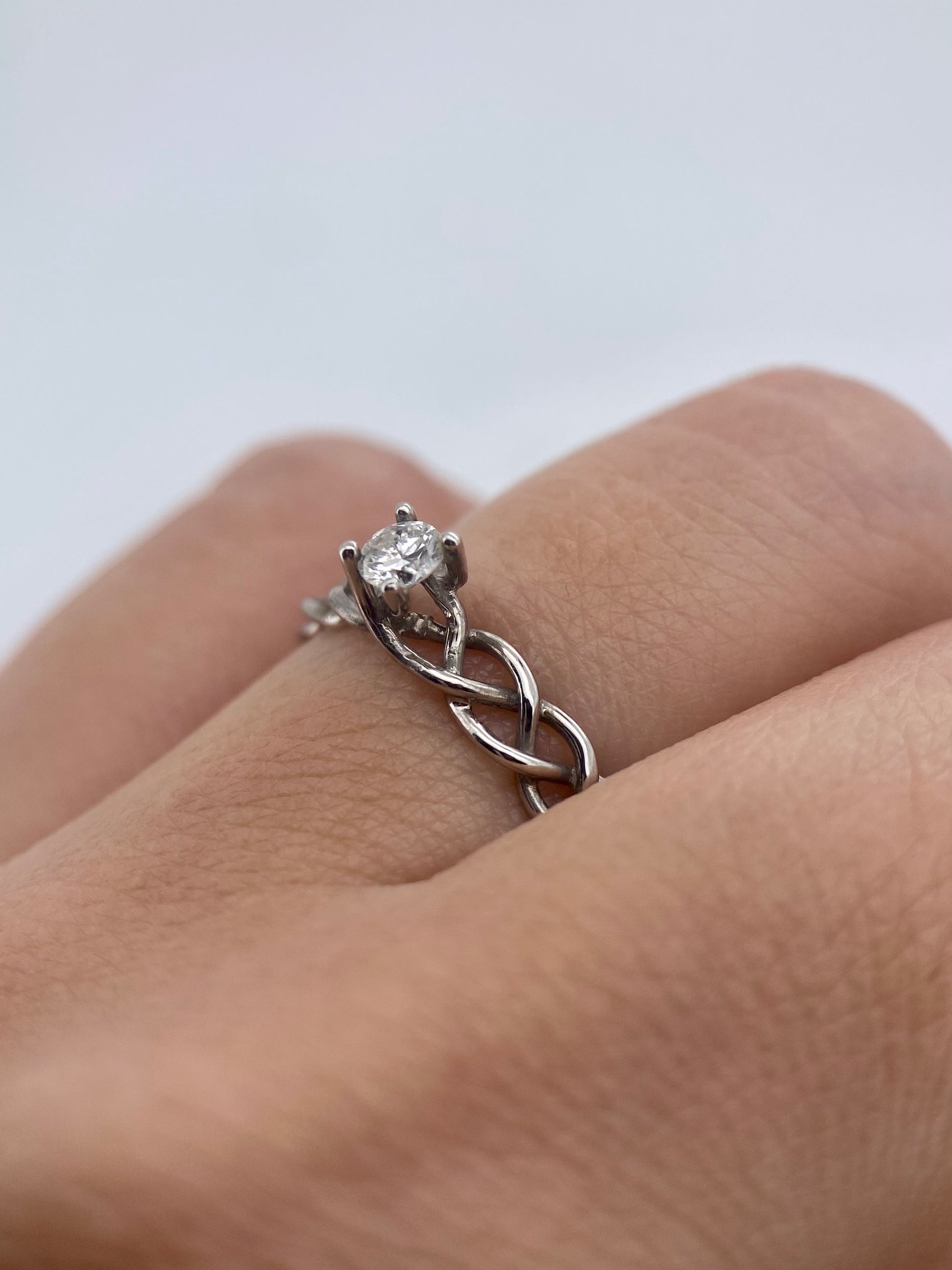 Oro Blanco 14k Redondo 0.16ct de Diamante Natural.                                                  Anillo Compromiso OF1447