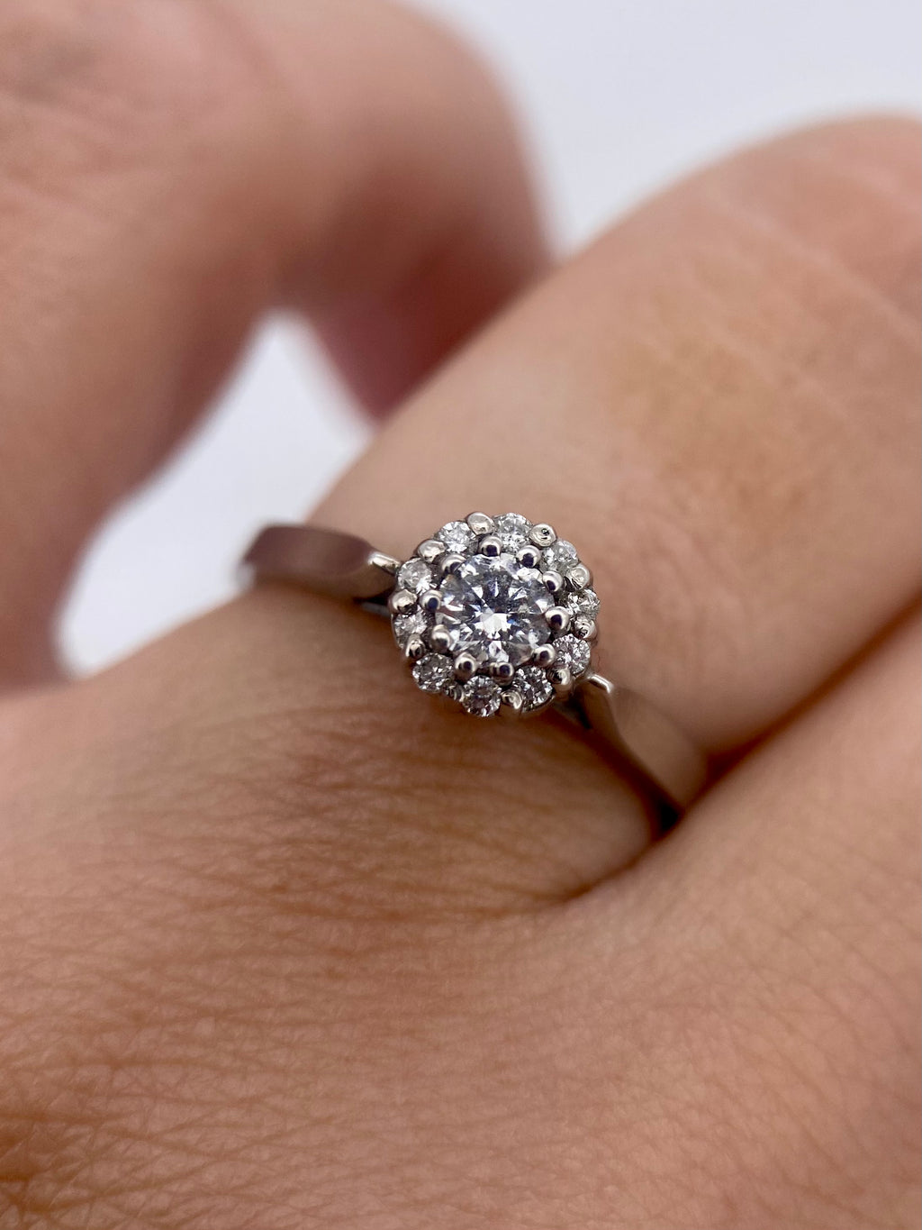 Oro Blanco 14k Redondo 0.17ct + 0.12ct de Diamante Natural                                                  Anillo Compromiso OF1682