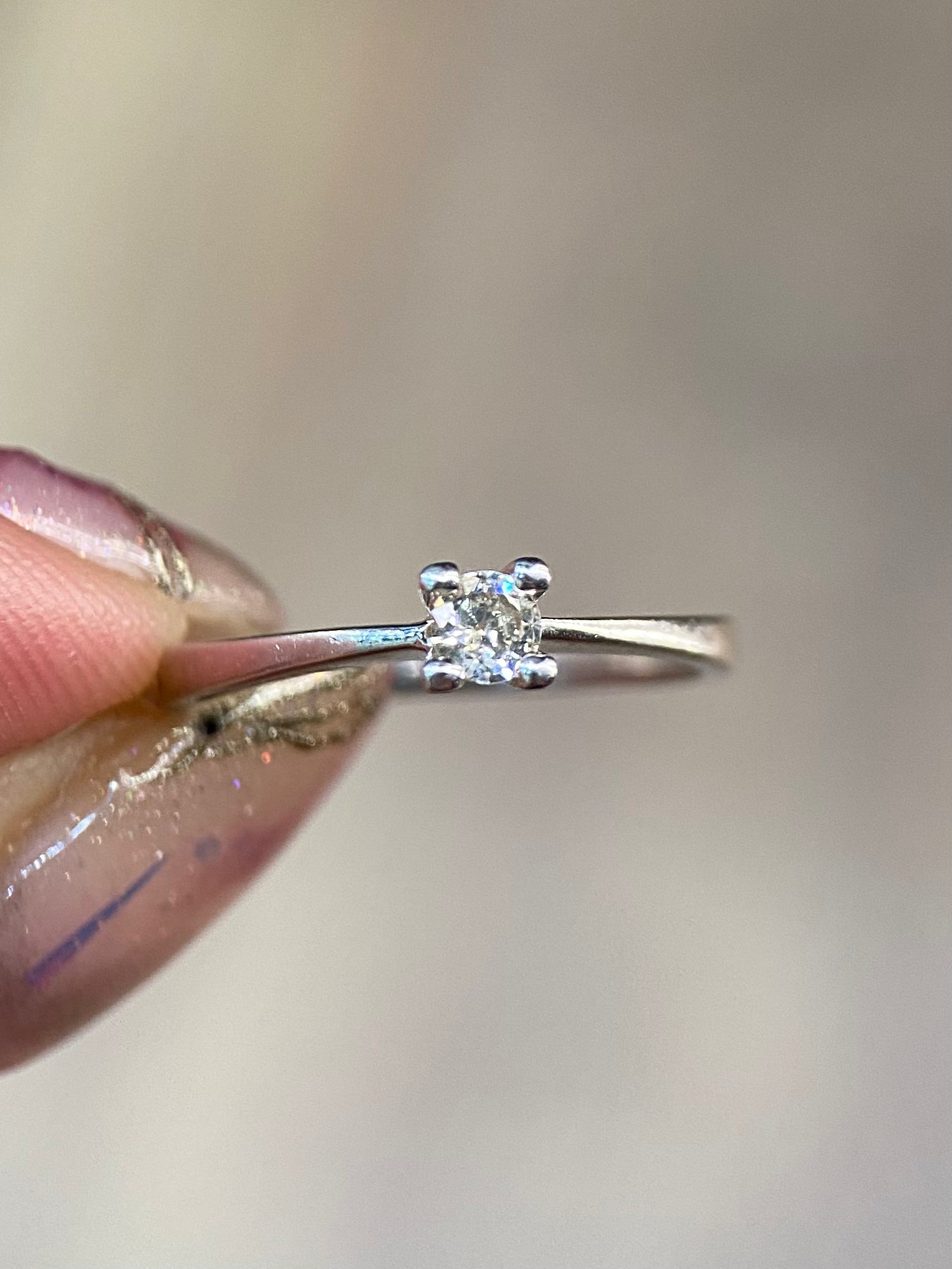 Oro Blanco 14k Redondo 0.11ct de Diamante Natural                                                  Anillo Compromiso OF1034