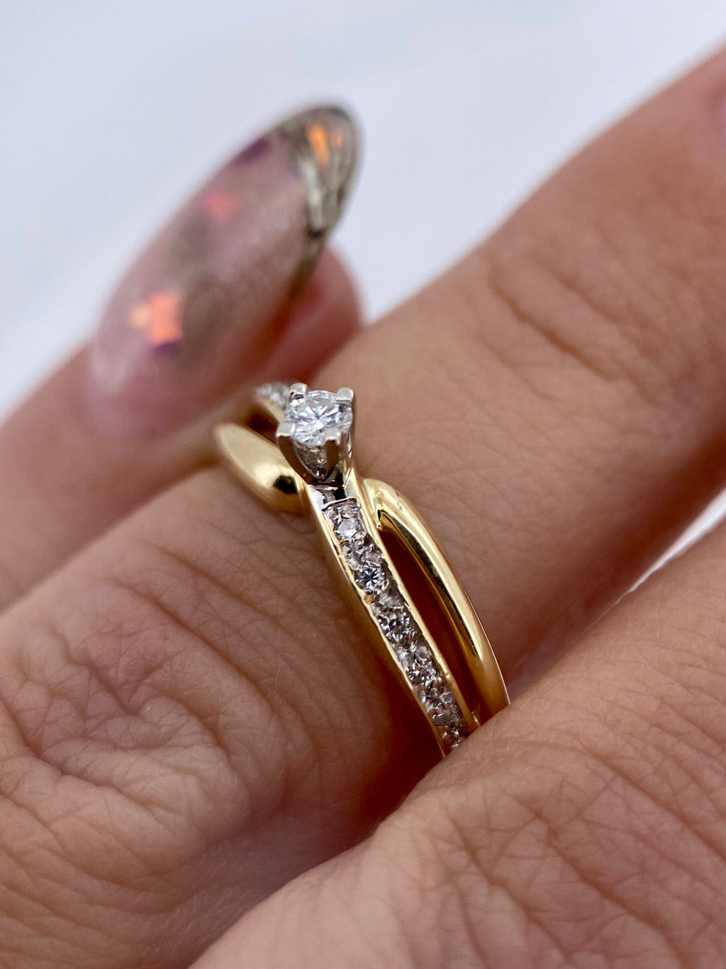 Oro Amarillo 14k Redondo 0.08ct + 0.07 de Diamante Natural                              Anillo Compromiso OF2266